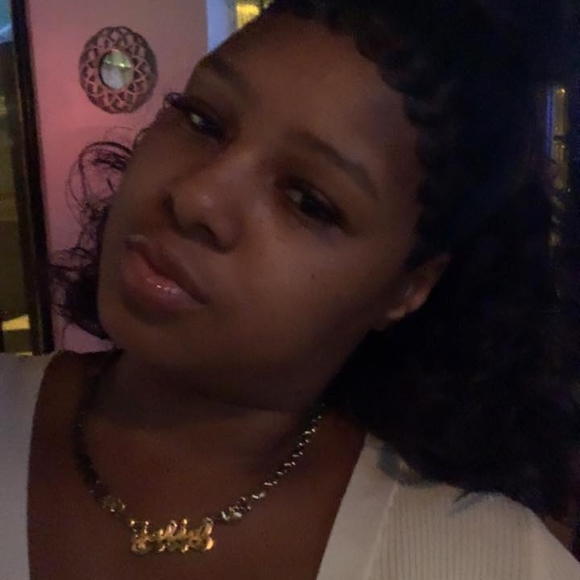 Meet your Posher, Talia - Picture 1 of 1